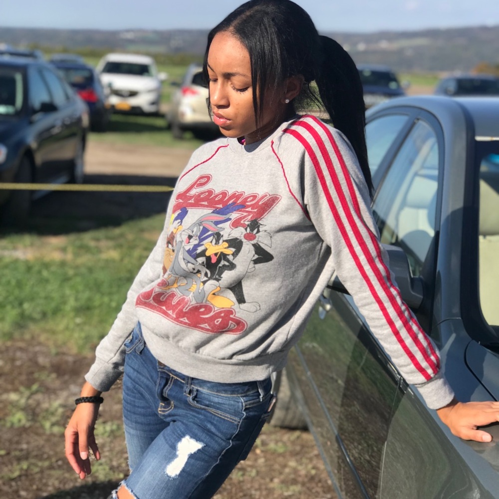 LOONEY TUNES SWEATER